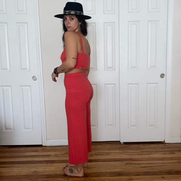 Billabong Comfy Cute Red Set in Size Medium - Picture 2 of 4